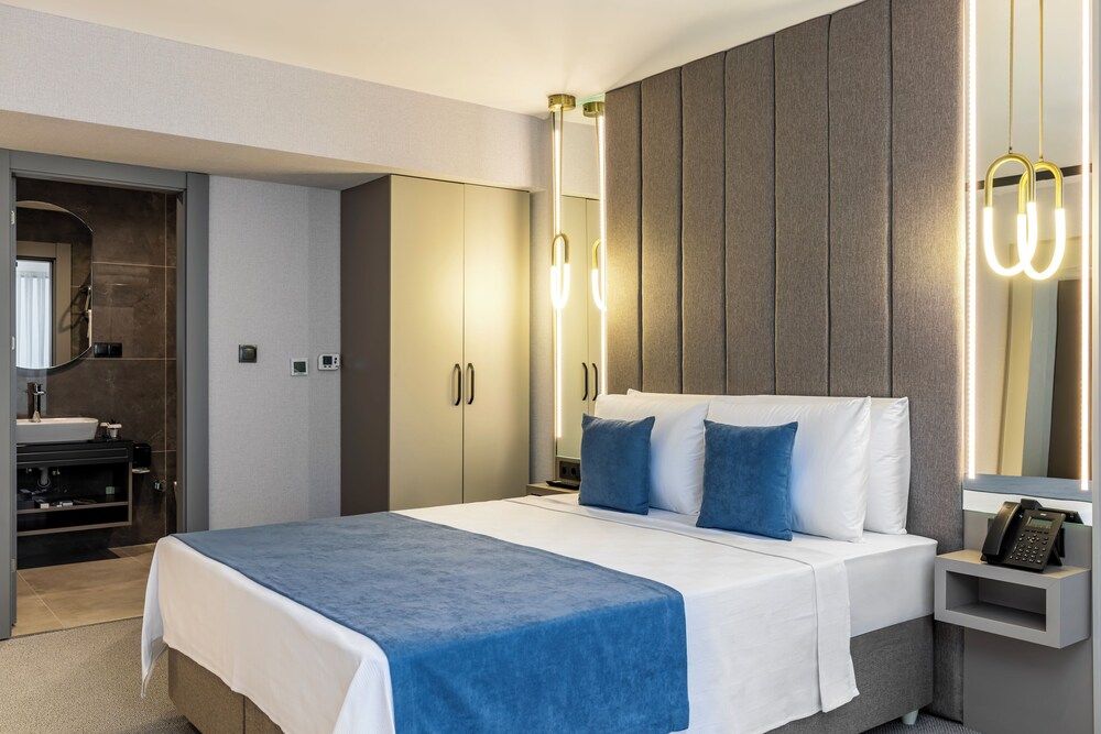 Rossi Luxury Hotel Standard Double or Twin Room, Sea View 6