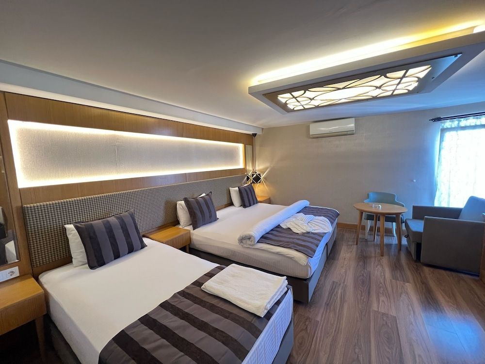 The Port Rooms Standard Triple Room 2