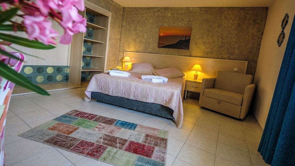 Karaburun Can Otel Basic Double or Twin Room, Balcony, Sea View 2