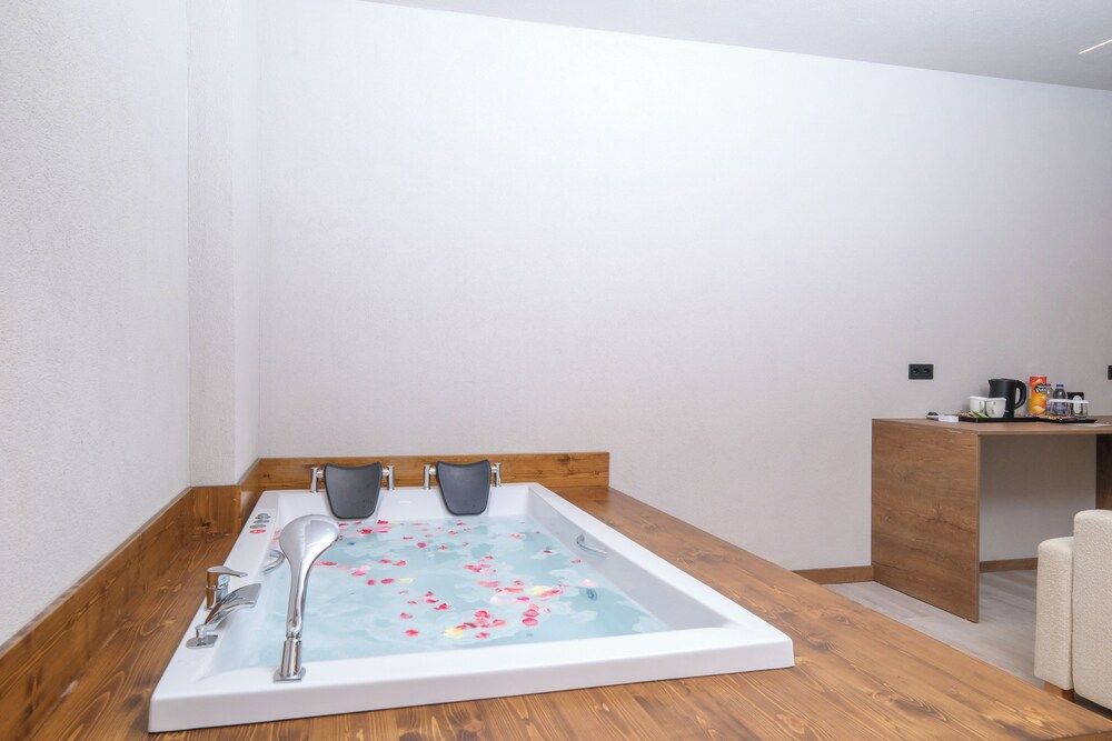 Casa Dila Premium Studio, Garden View 4