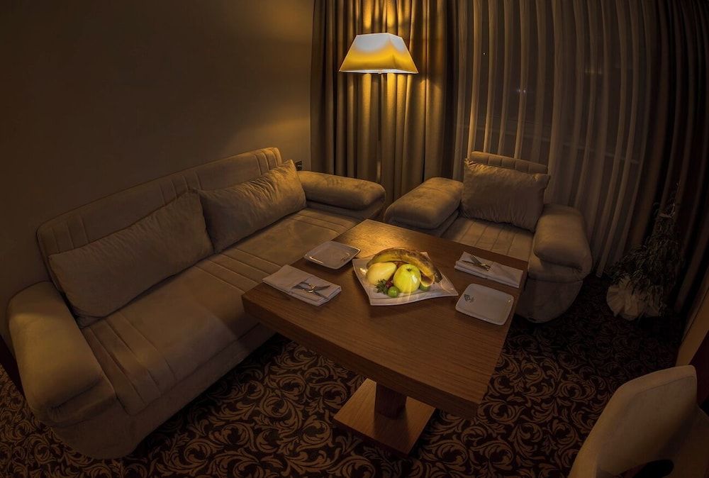 Deluxe Suite, City View