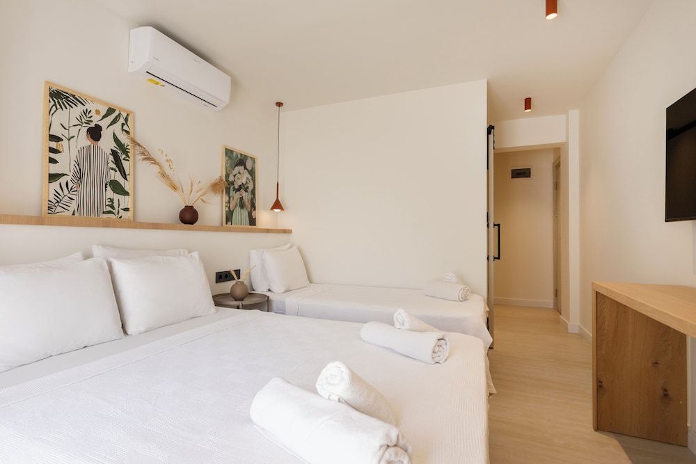 Casa Dalida Boutique Hotel Triple Room 6