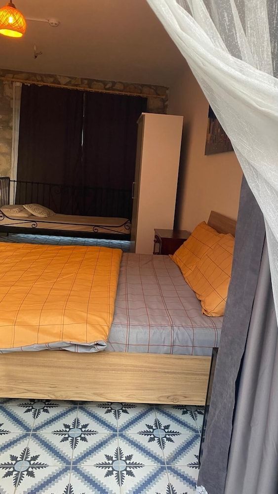 Nur Karen Taş Konak Family Triple Room 3