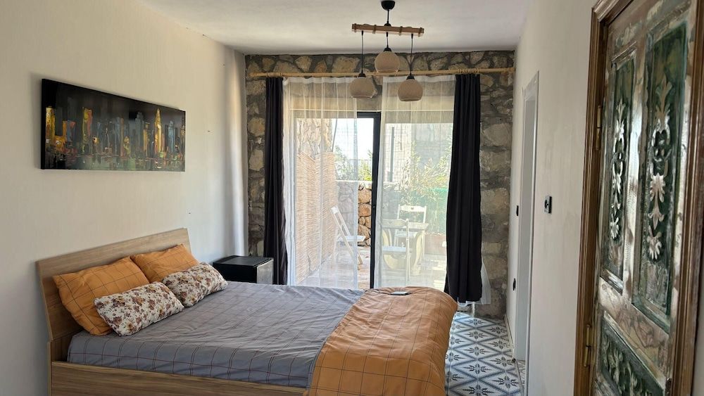 Nur Karen Taş Konak Family Triple Room 2