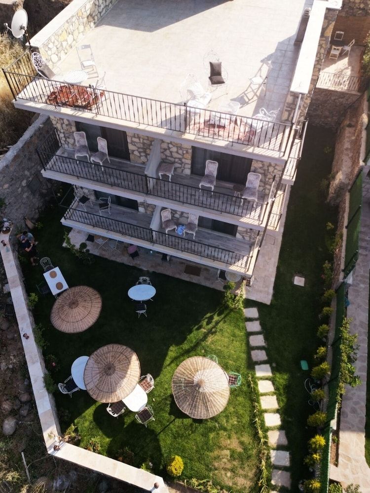 Nur Karen Taş Konak