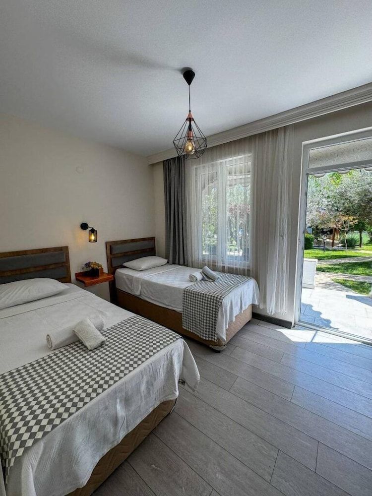 Ergül Motel Triple Room, Balcony, Garden View 3