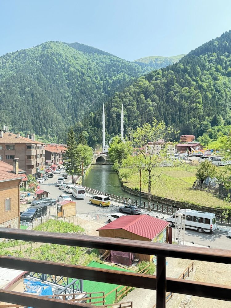 MAVRO UZUNGÖL