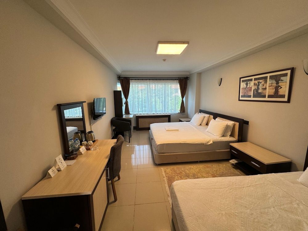THE ONE HOTEL Double Room Single Use, 1 King Bed, City View 9