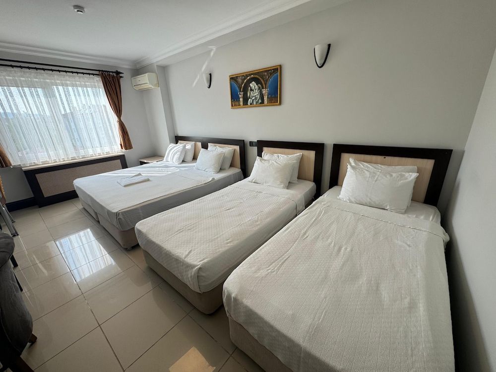 THE ONE HOTEL Quadruple Room 7