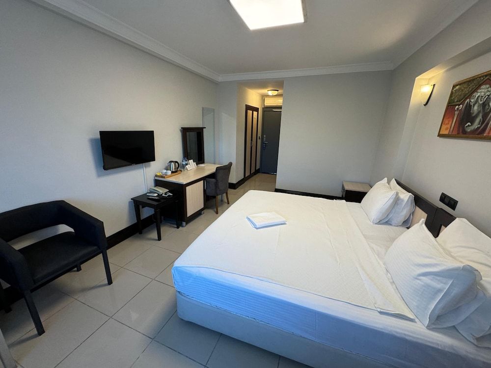 THE ONE HOTEL Double Room Single Use, 1 King Bed, City View 5