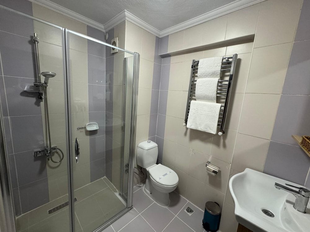 THE ONE HOTEL Double Room Single Use, 1 King Bed, City View 11