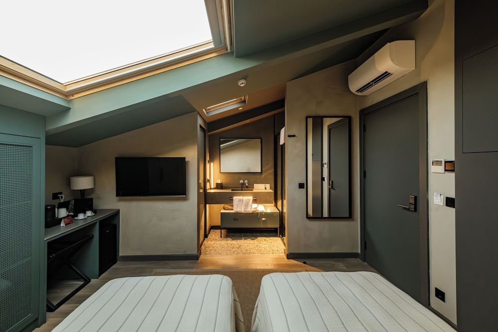 Deluxe Loft Suite
