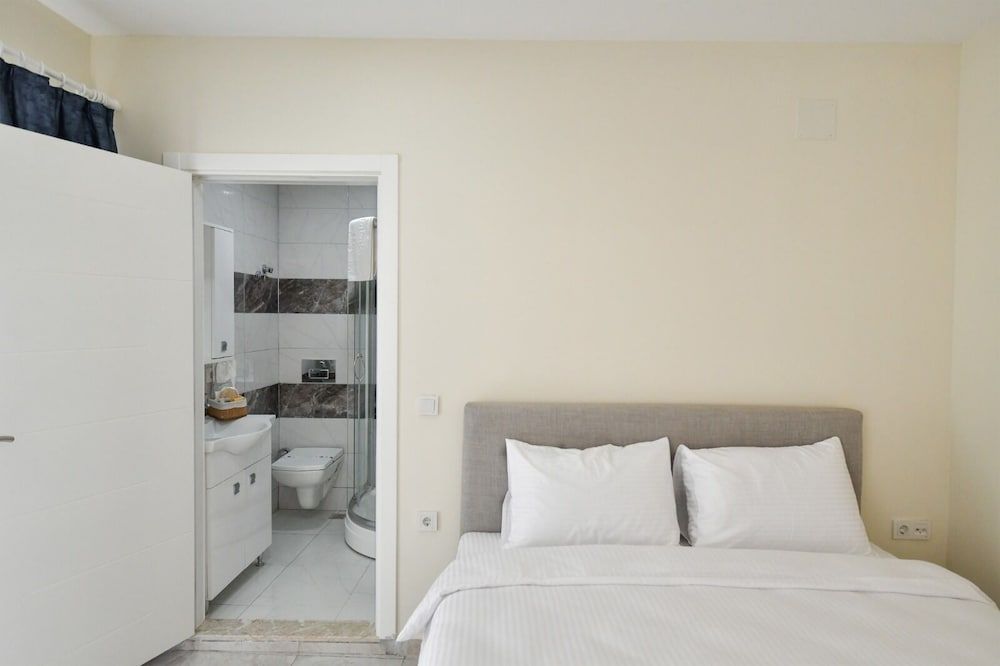 Lamira Pansion Standard Studio, Balcony 3