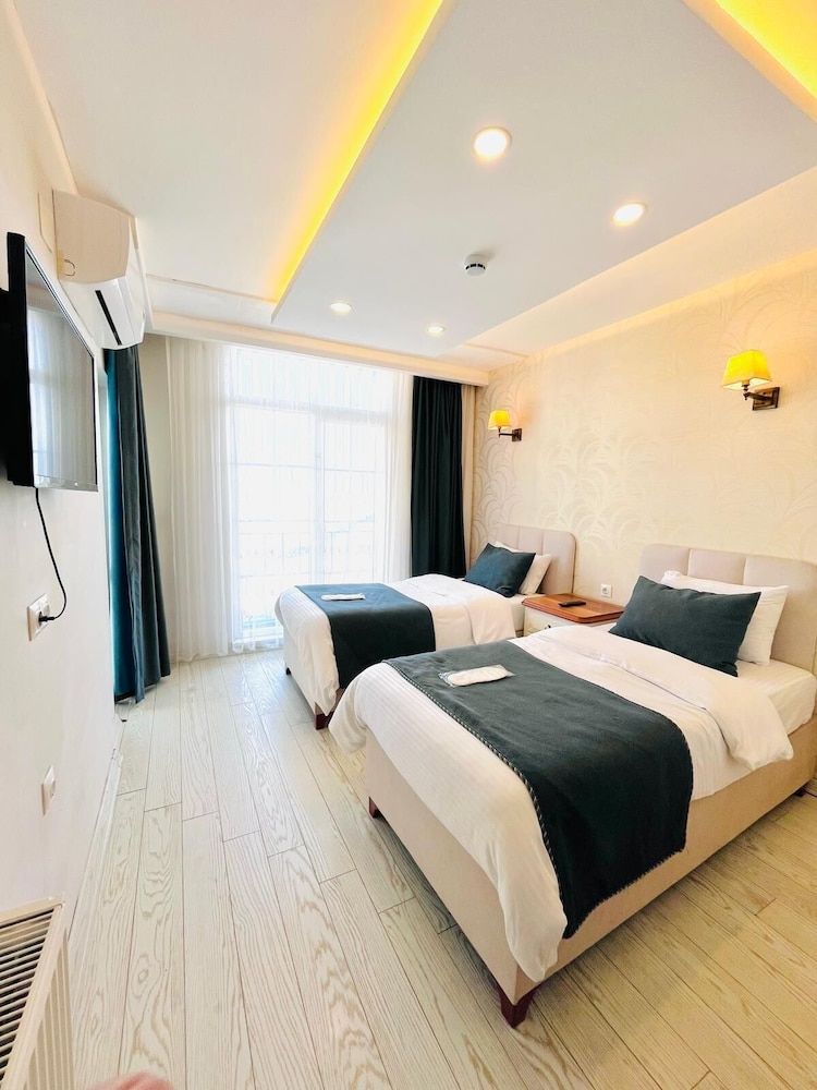 Deluxe Suite, Balcony, City View