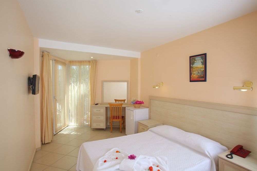 Catamaran Hotel Standard Double Room 3