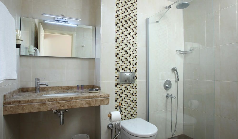 Catamaran Hotel Standard Double Room 8