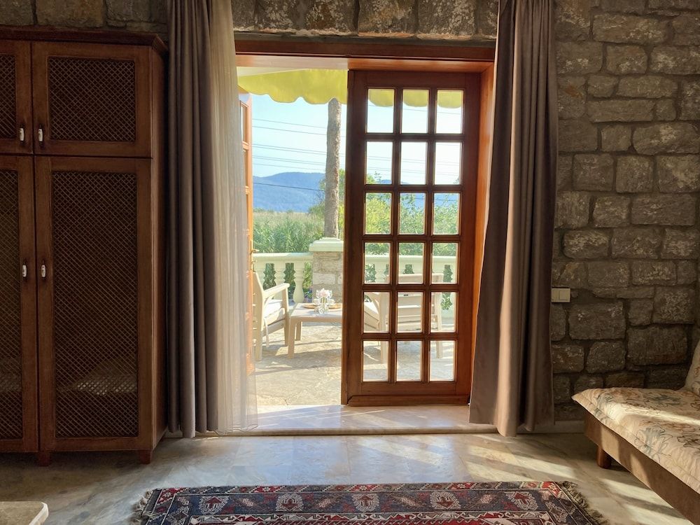 Portofino Boutique Hotel Deluxe Room, Land and Mountain View 6