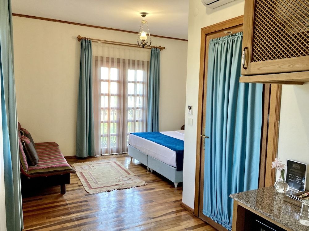 Portofino Boutique Hotel Deluxe Room, River View 11