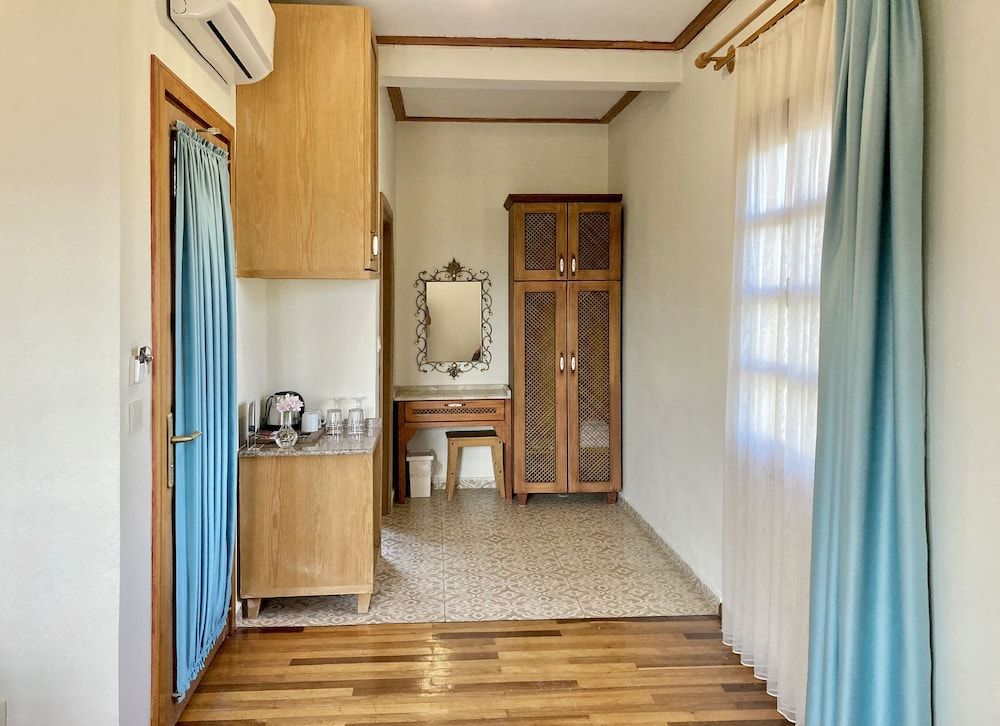 Portofino Boutique Hotel Deluxe Room, River View 9