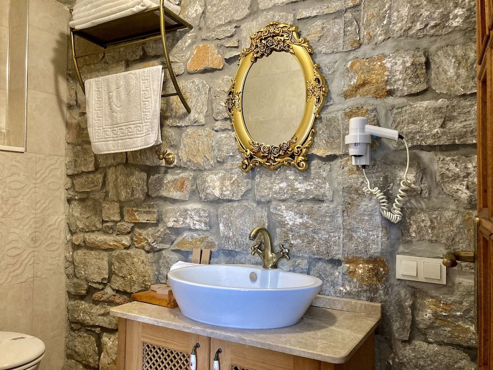 Portofino Boutique Hotel Deluxe Room, Land and Mountain View 9