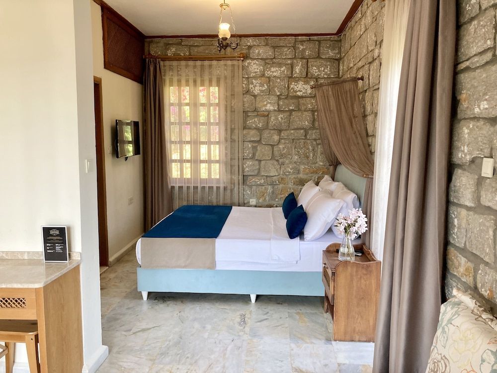 Portofino Boutique Hotel Deluxe Room, River View 2