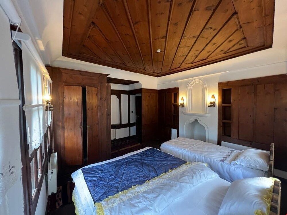 Sari Konak Otel Ottoman Family Room 2