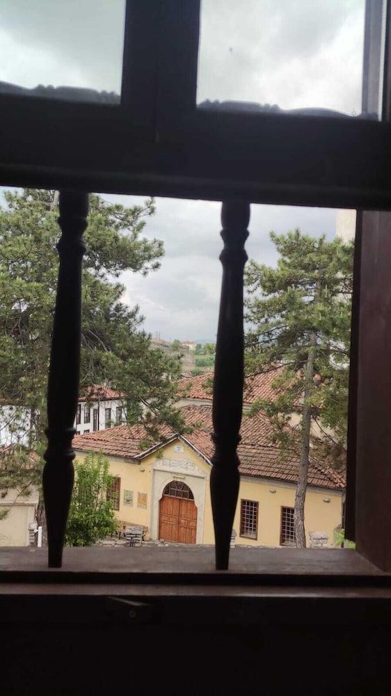 Sari Konak Otel Ottoman Family Room 4