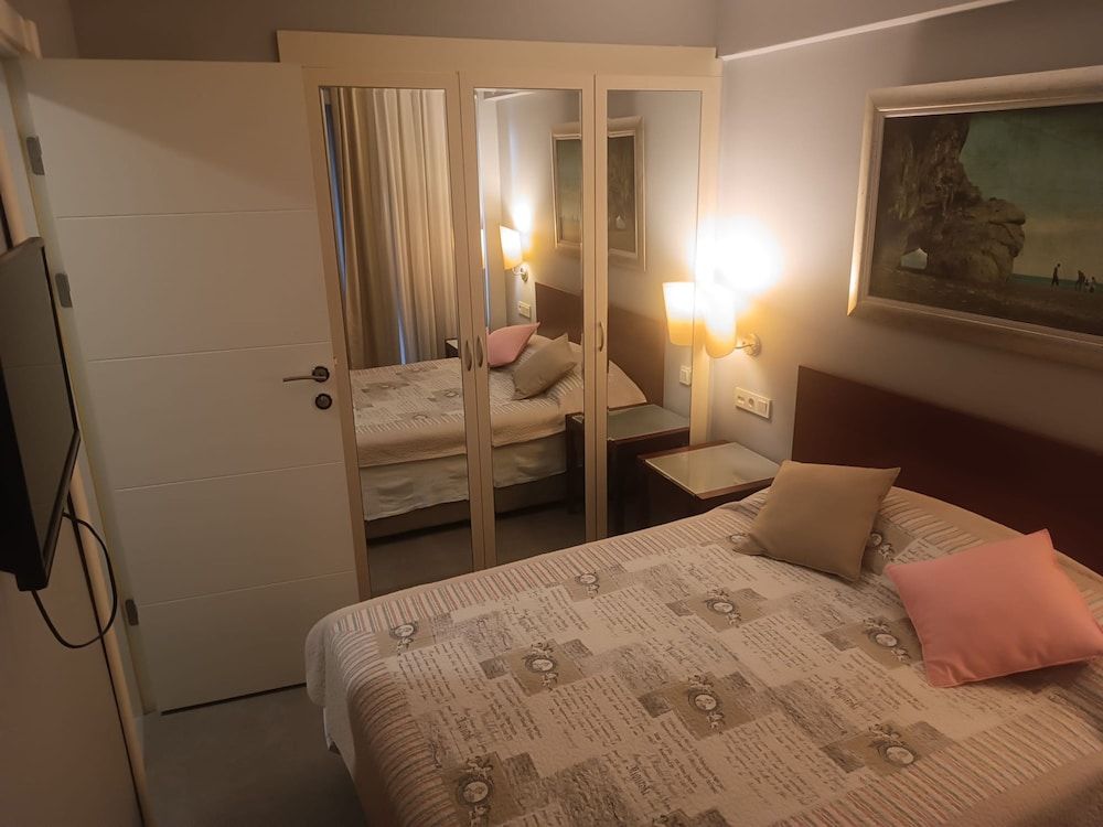 Summer Otel Family Room 2