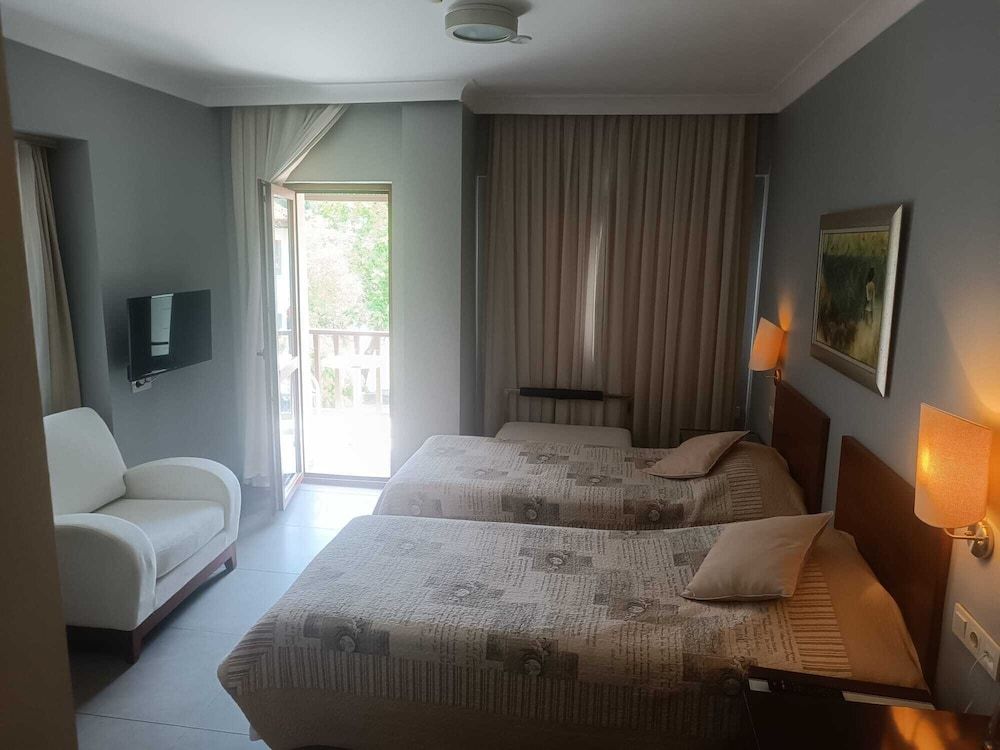 Summer Otel Family Room 3