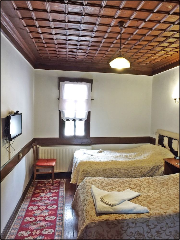 Cakiroglu Konak Economy Twin Room