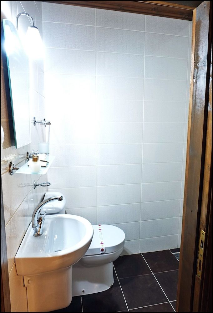 Cakiroglu Konak Economy Twin Room 2