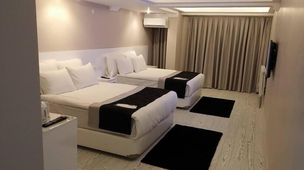 Kremon Hotel Classic Twin Room 3