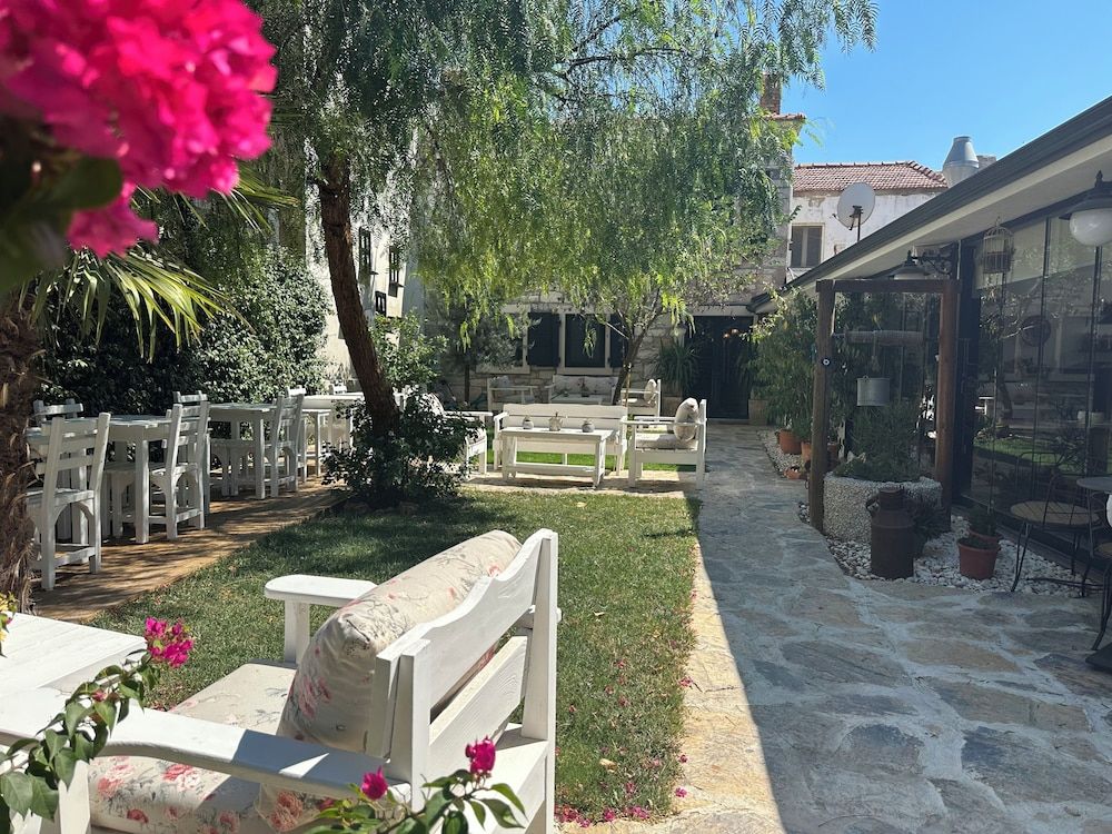 Urla Taş Konak Otel Deluxe Double Room 7