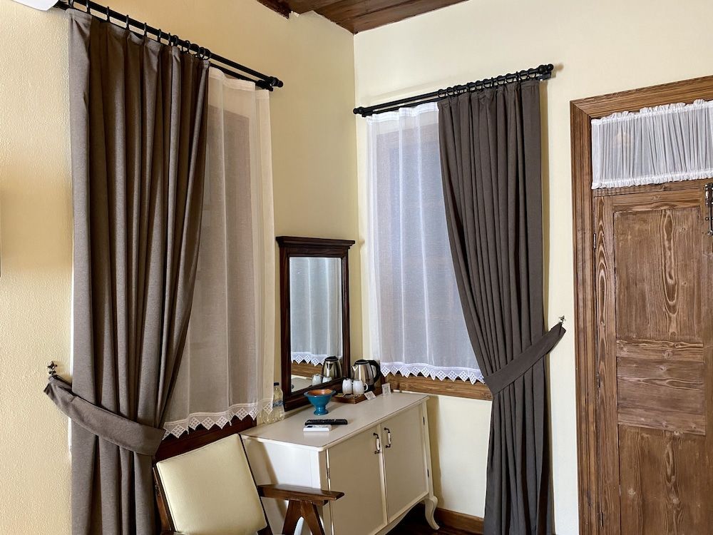 Urla Taş Konak Otel Deluxe Double Room 3
