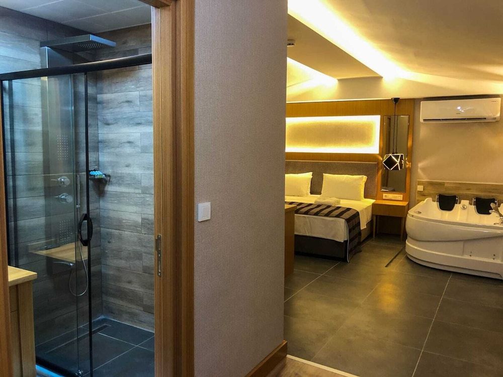 Business Suite, Jetted Tub, Harbor View