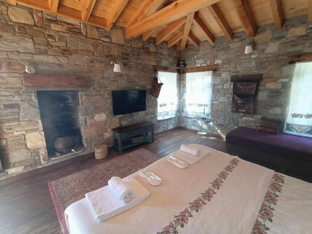 Puli Stone Houses Deluxe Quadruple Room, Mountain View 11