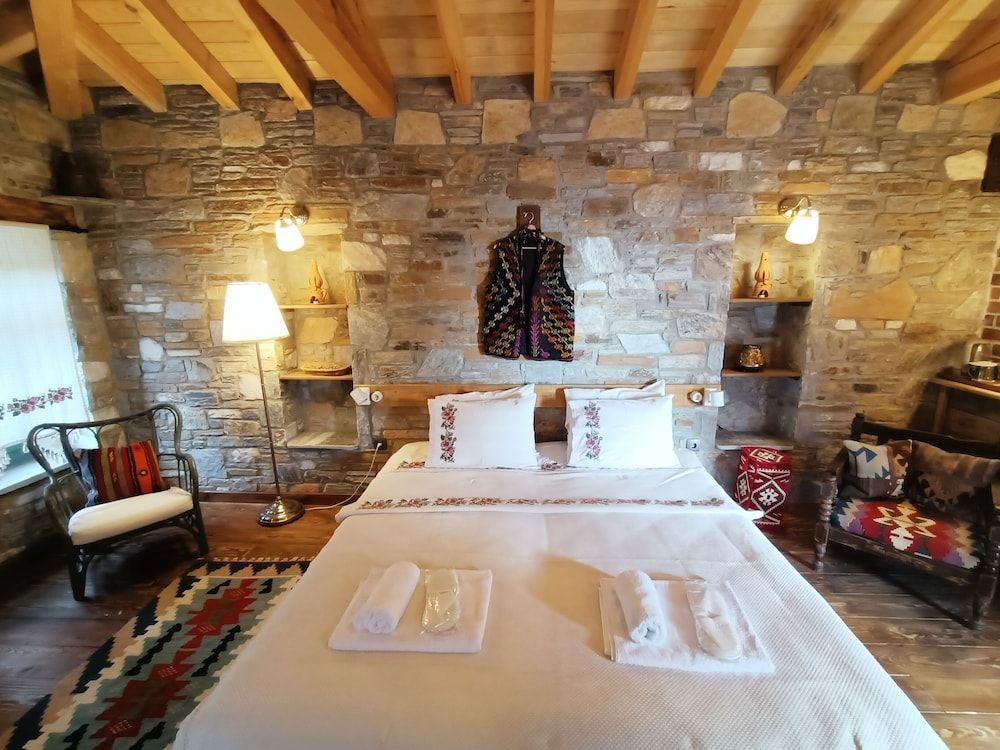 Puli Stone Houses Deluxe Quadruple Room, Mountain View 4