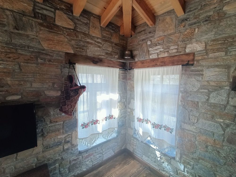 Puli Stone Houses Deluxe Quadruple Room, Mountain View 8