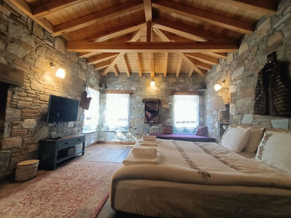 Puli Stone Houses Deluxe Quadruple Room, Mountain View 13