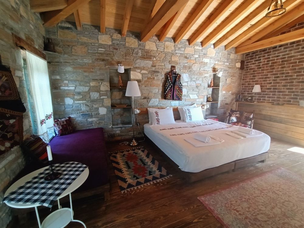 Puli Stone Houses Deluxe Quadruple Room, Mountain View 7