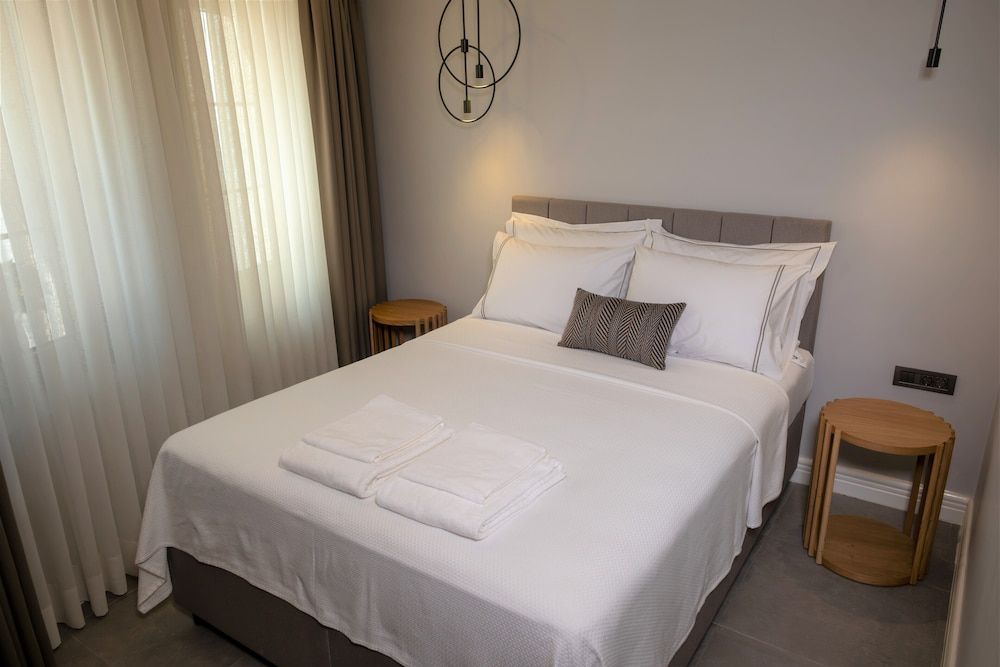 Comfort Room, 1 Queen Bed, Non Smoking, Ground Floor