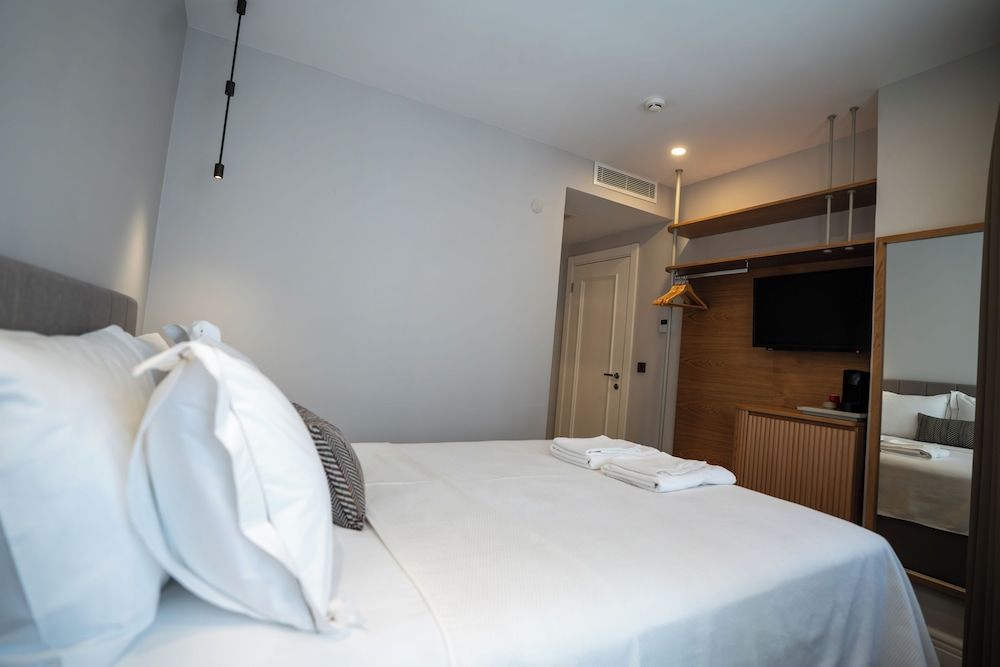 Comfort Room, 1 Queen Bed, Non Smoking, Ground Floor