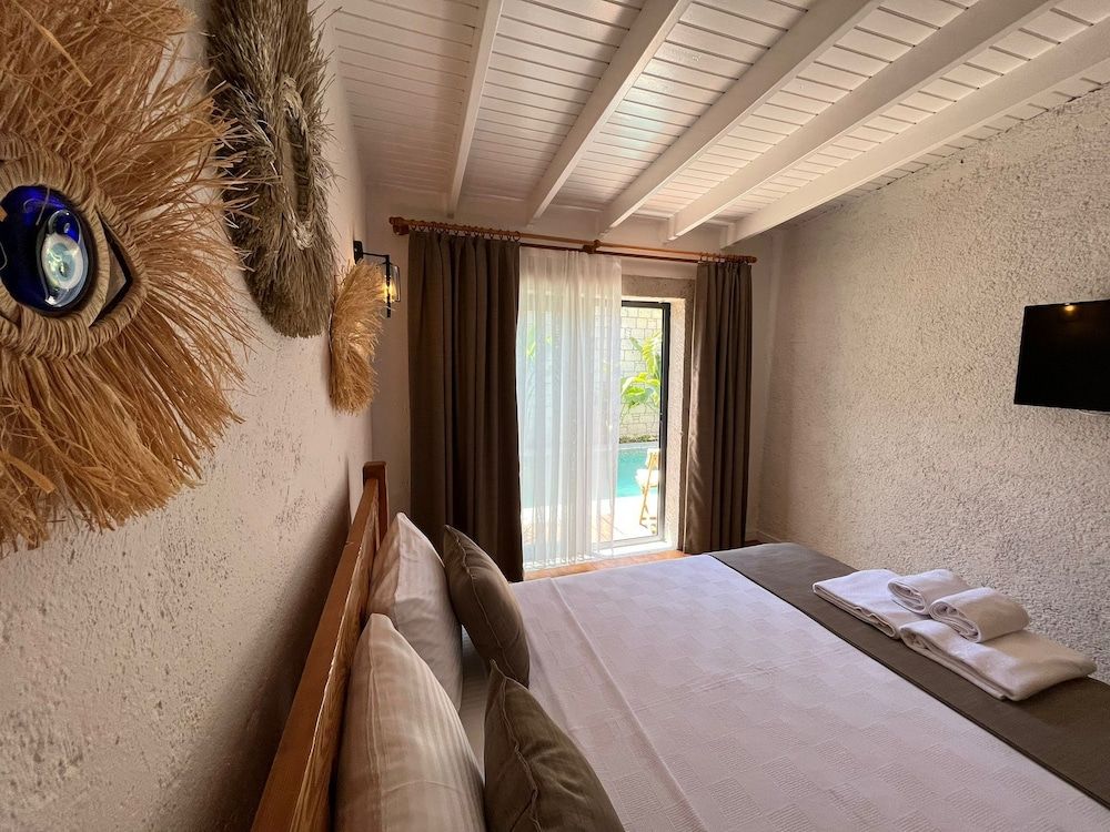 Exclusive Room, Pool View, Poolside