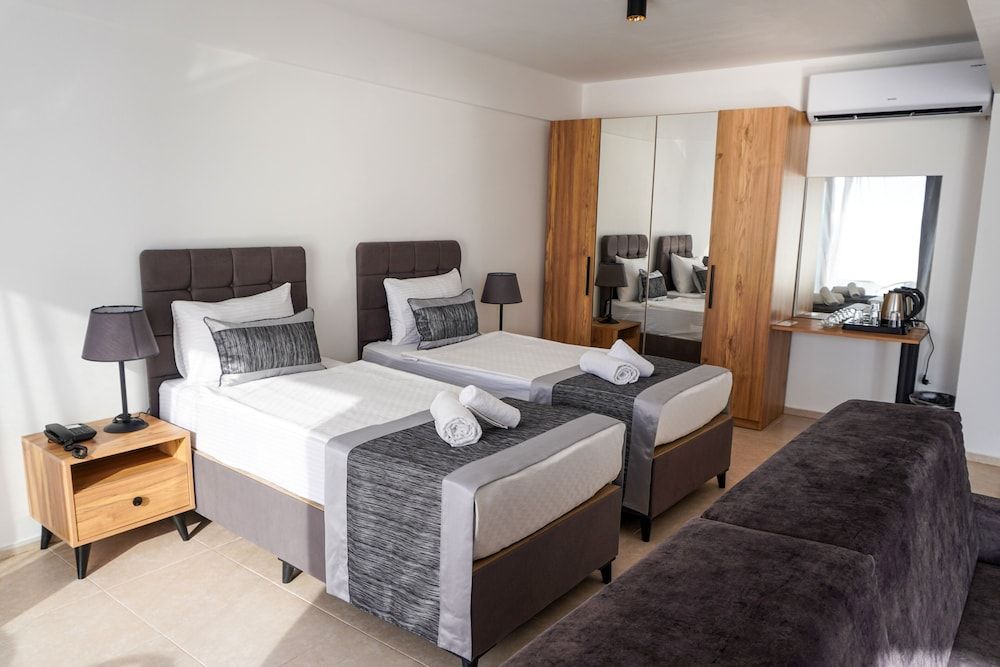 Ni Marin Hotel Deluxe Twin Room 2