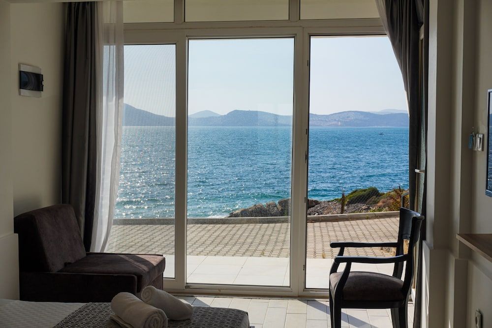 Ni Marin Hotel Standard Double Room, Sea View 4