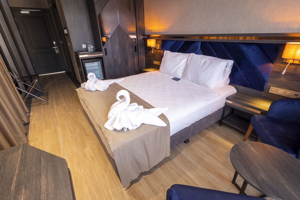 West Door Hotel Deluxe Double Room 4