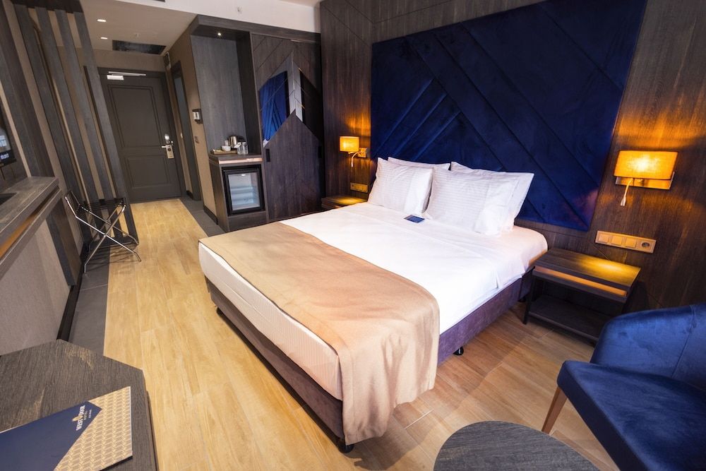 West Door Hotel Superior Double Room 3