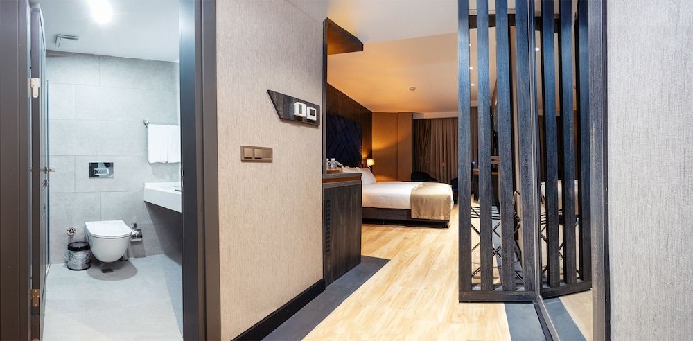 West Door Hotel Superior Double Room 7