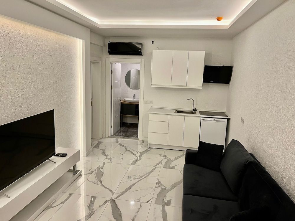 Junior Room, Hot Tub