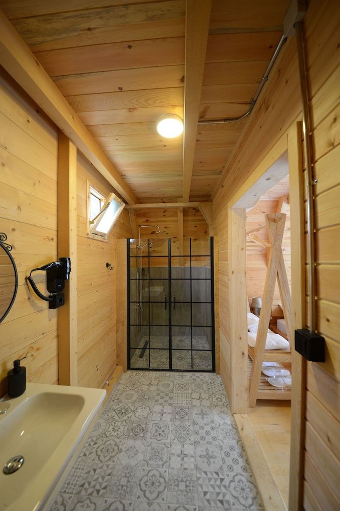 Vices Konagi Luxury Bungalow 3